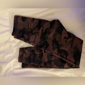 lululemon Camo Leggings - Black, Brown and Purple camo size 6 25” OPEN TO OFFERS